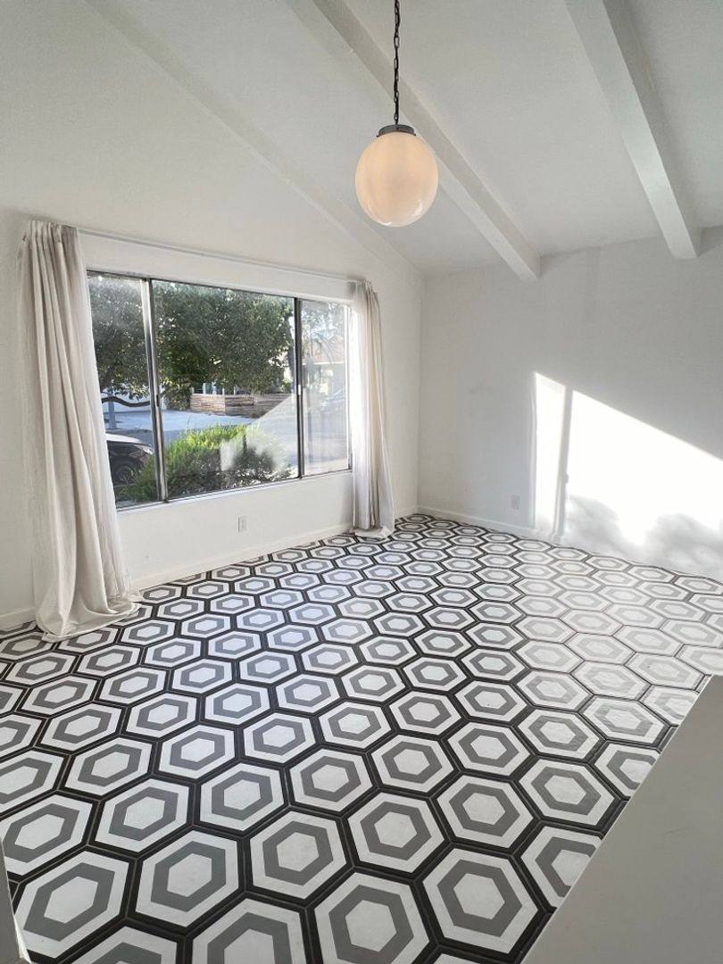 Apartment for rent at 370 Obispo Ave, Long Beach, CA 90814