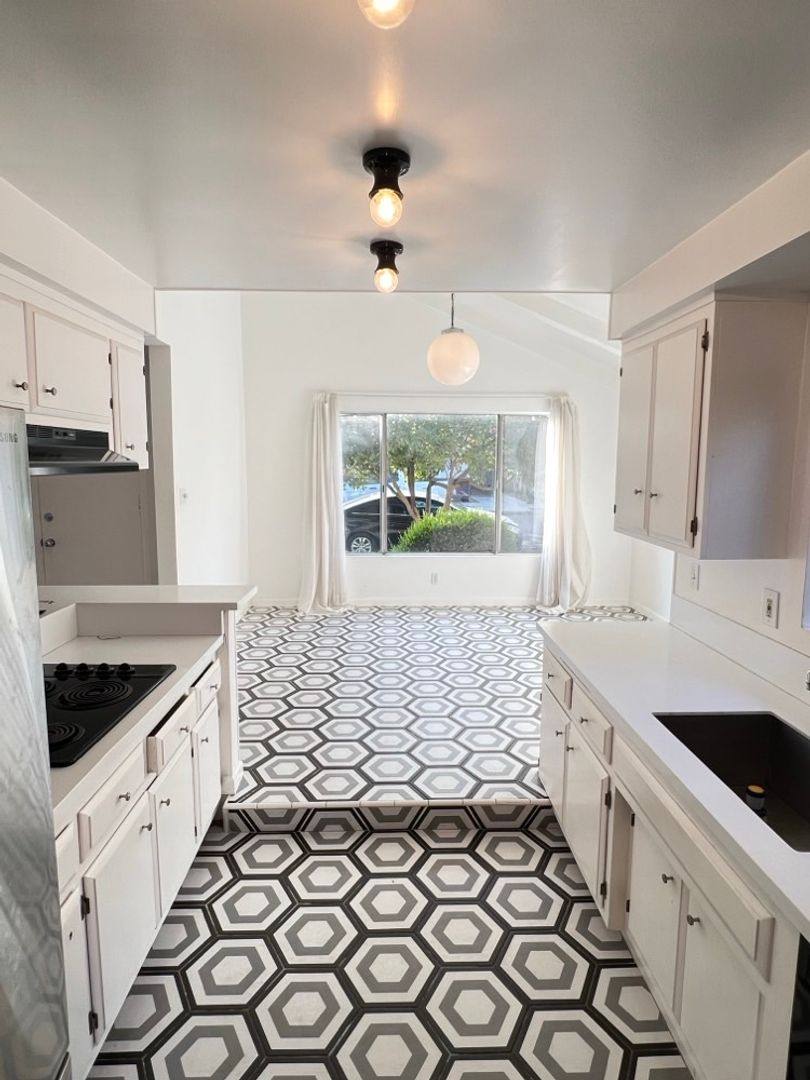 Apartment for rent at 370 Obispo Ave, Long Beach, CA 90814