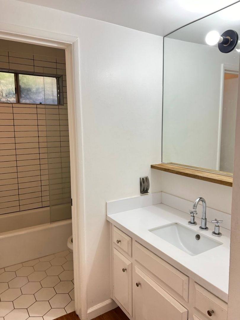Apartment for rent at 370 Obispo Ave, Long Beach, CA 90814