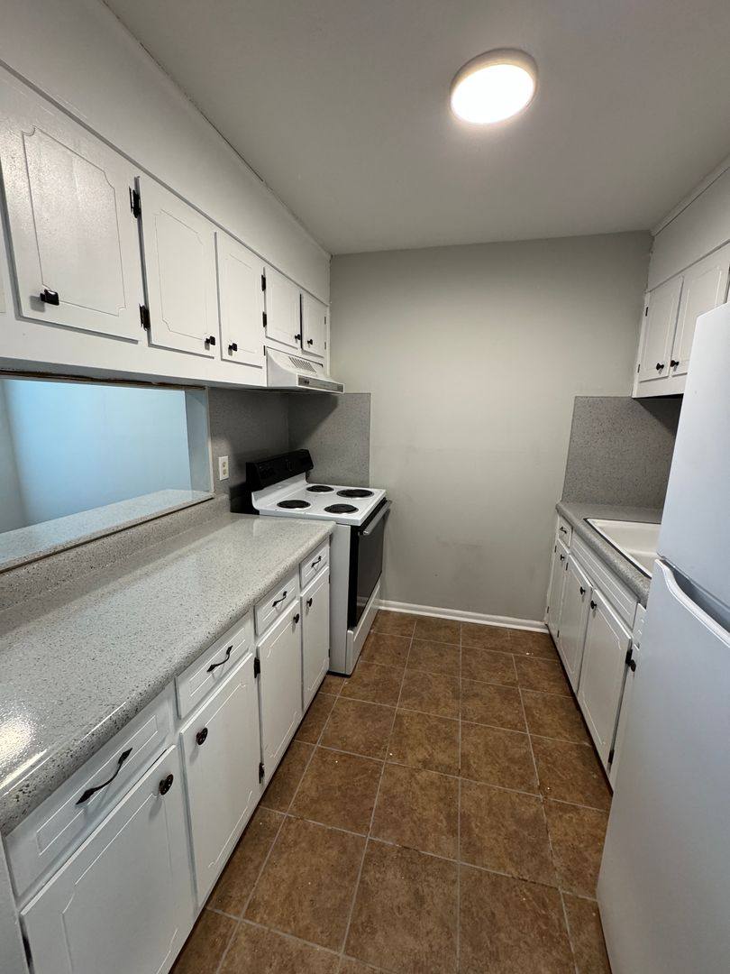 Apartment for rent at 301 E Choccolocco St, Oxford, AL 36203