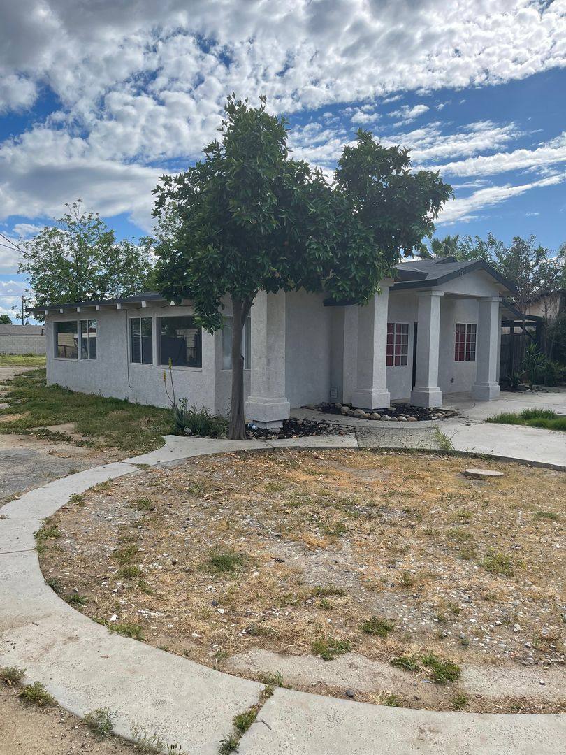 House for rent at 265 Hudson St, Bakersfield, CA 93307