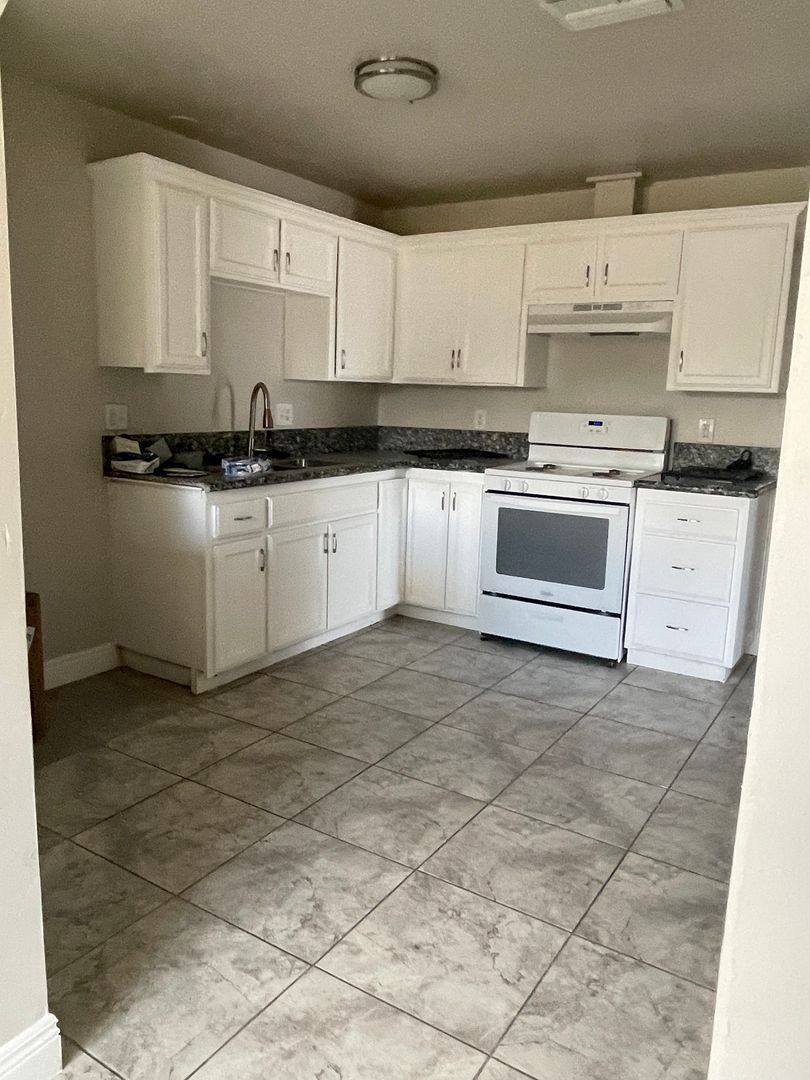House for rent at 265 Hudson St, Bakersfield, CA 93307