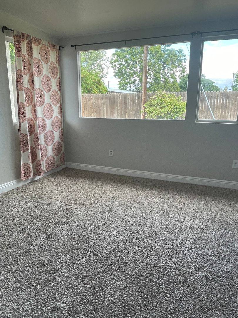 House for rent at 265 Hudson St, Bakersfield, CA 93307