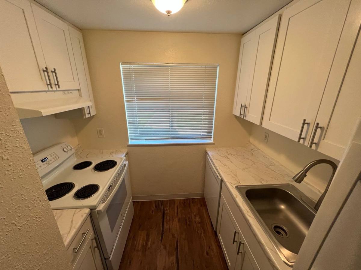 Apartment for rent at 760 SE 10th Ave, Hillsboro, OR 97123