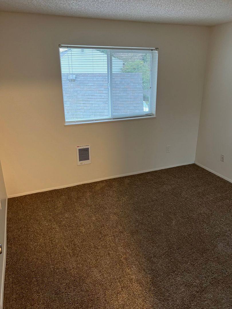 Apartment for rent at 760 SE 10th Ave, Hillsboro, OR 97123