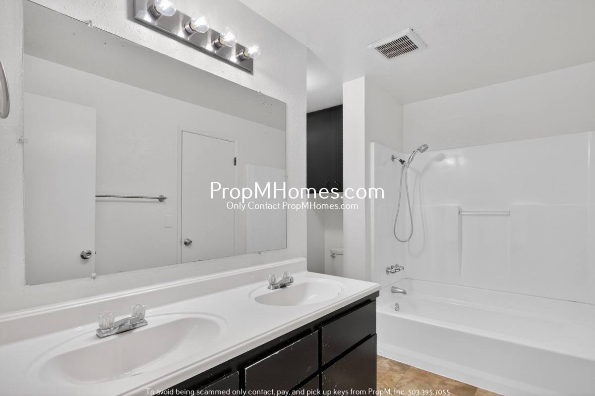Apartment for rent at 1131 NE 162nd Ave, Portland, OR 97230