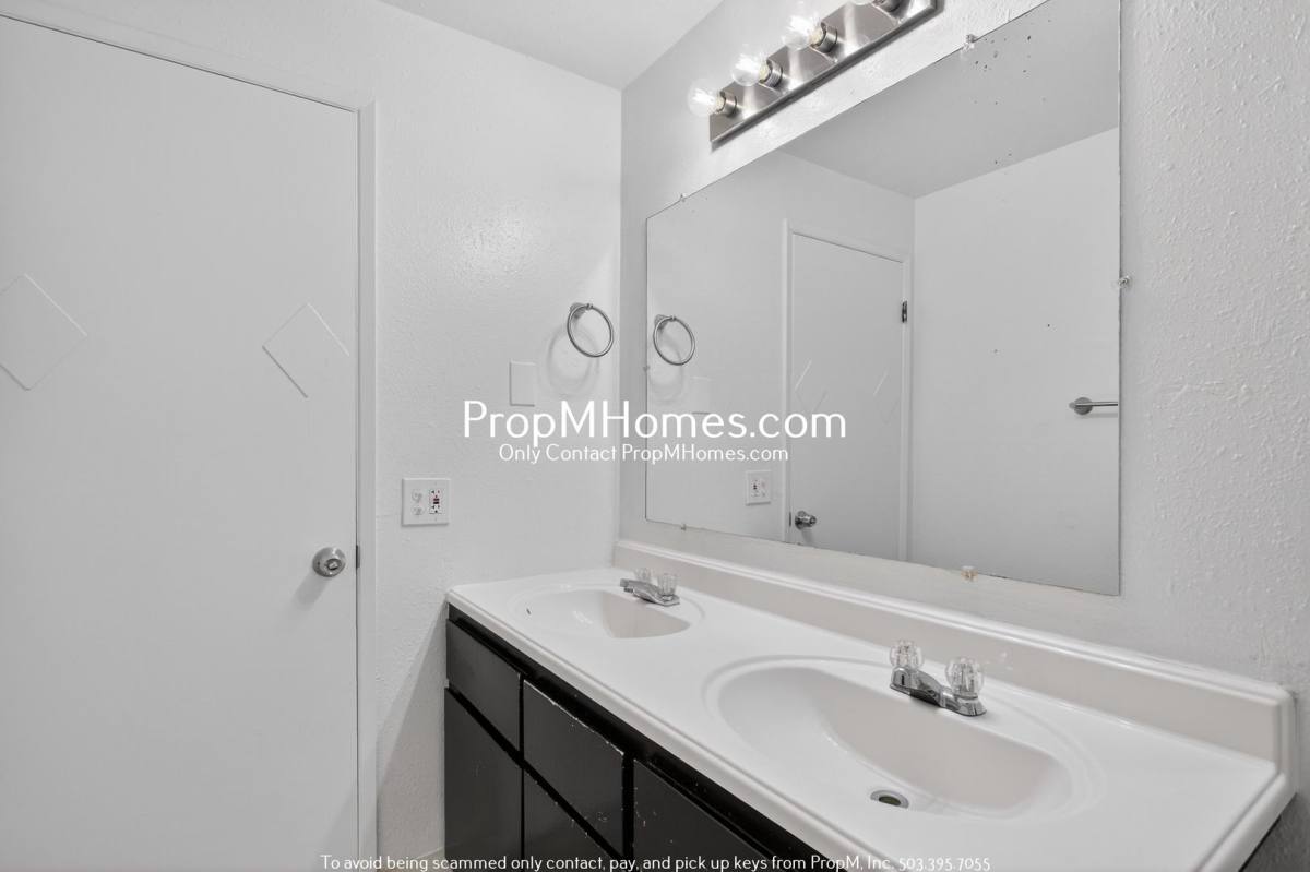 Apartment for rent at 1131 NE 162nd Ave, Portland, OR 97230