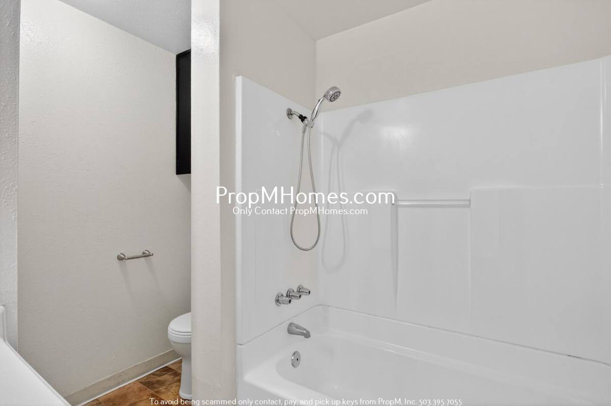 Apartment for rent at 1131 NE 162nd Ave, Portland, OR 97230