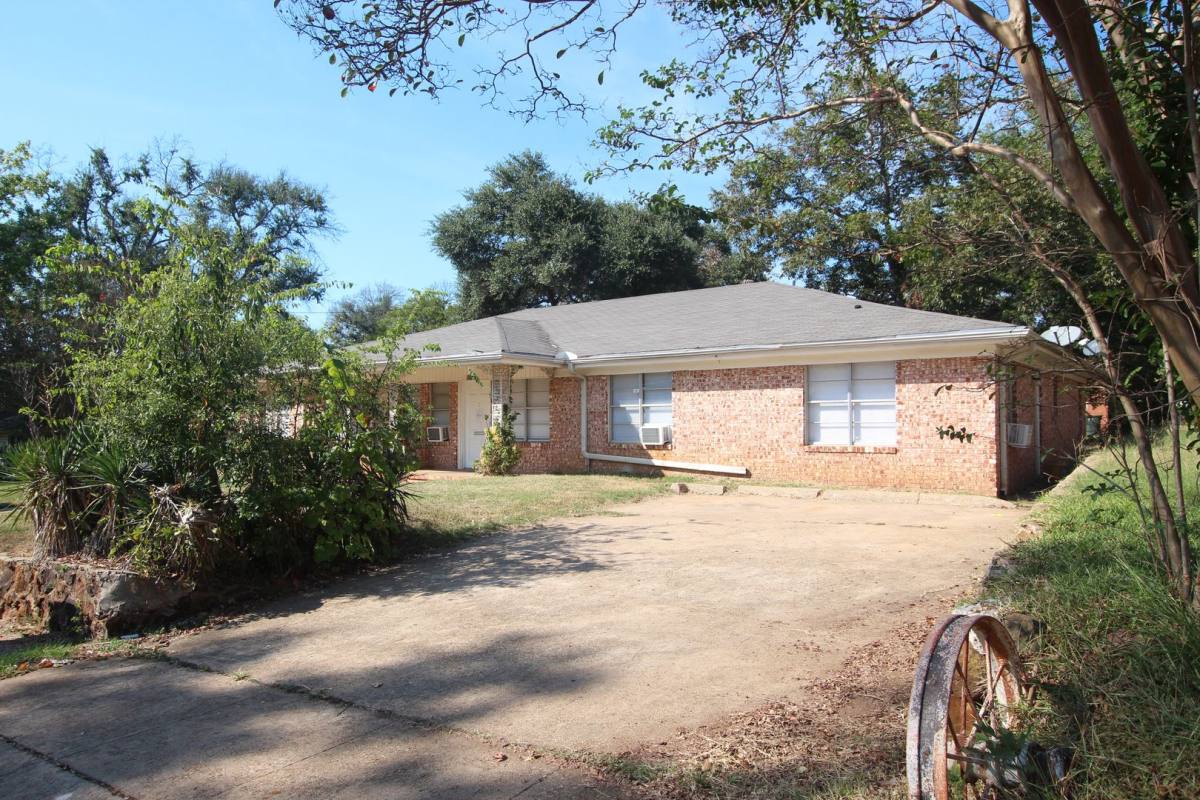 Apartment for rent at 1424 E Houston St, Tyler, TX 75702