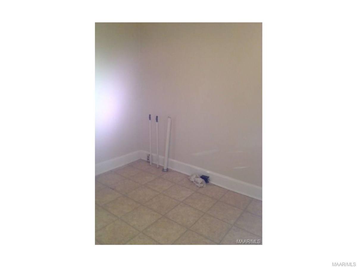 Apartment for rent at 945-951 E Edgemont, Montgomery, AL 36111
