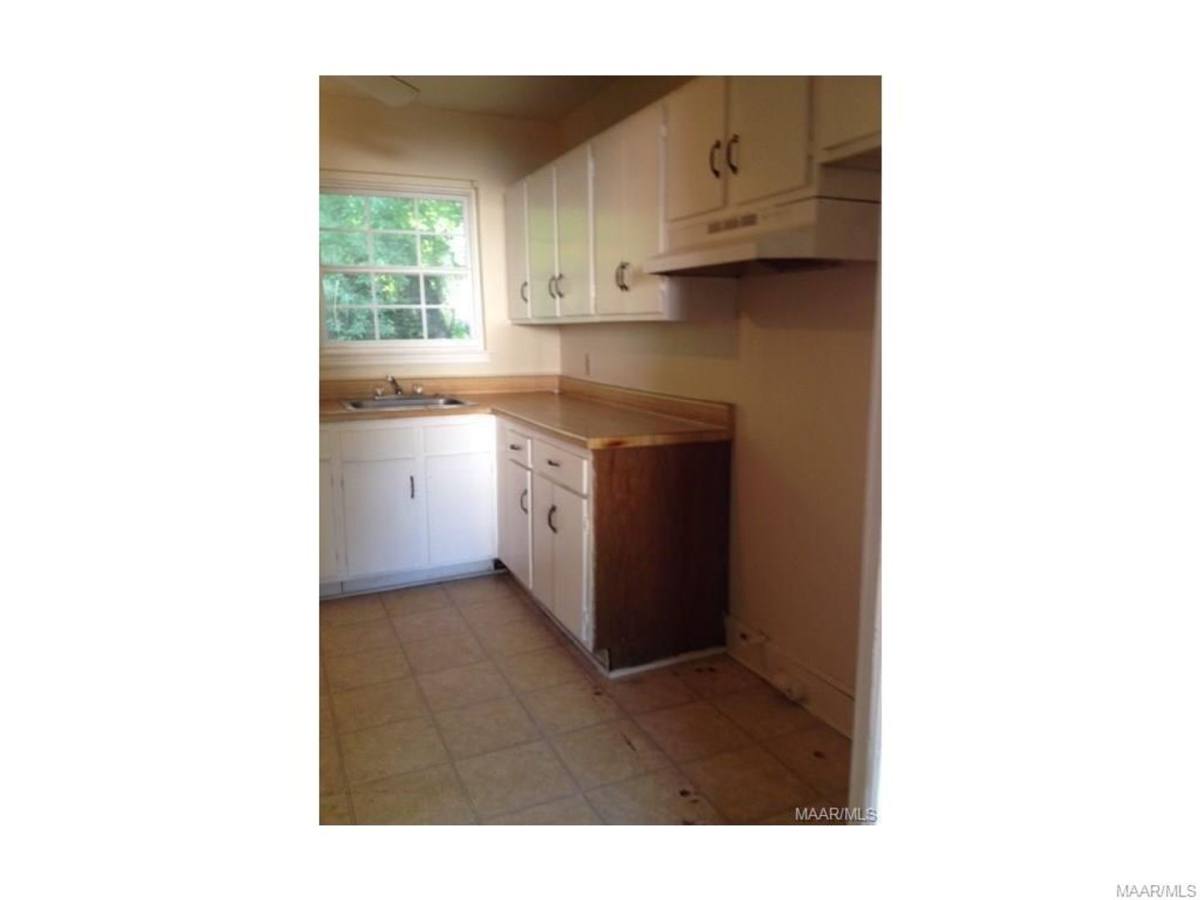 Apartment for rent at 945-951 E Edgemont, Montgomery, AL 36111