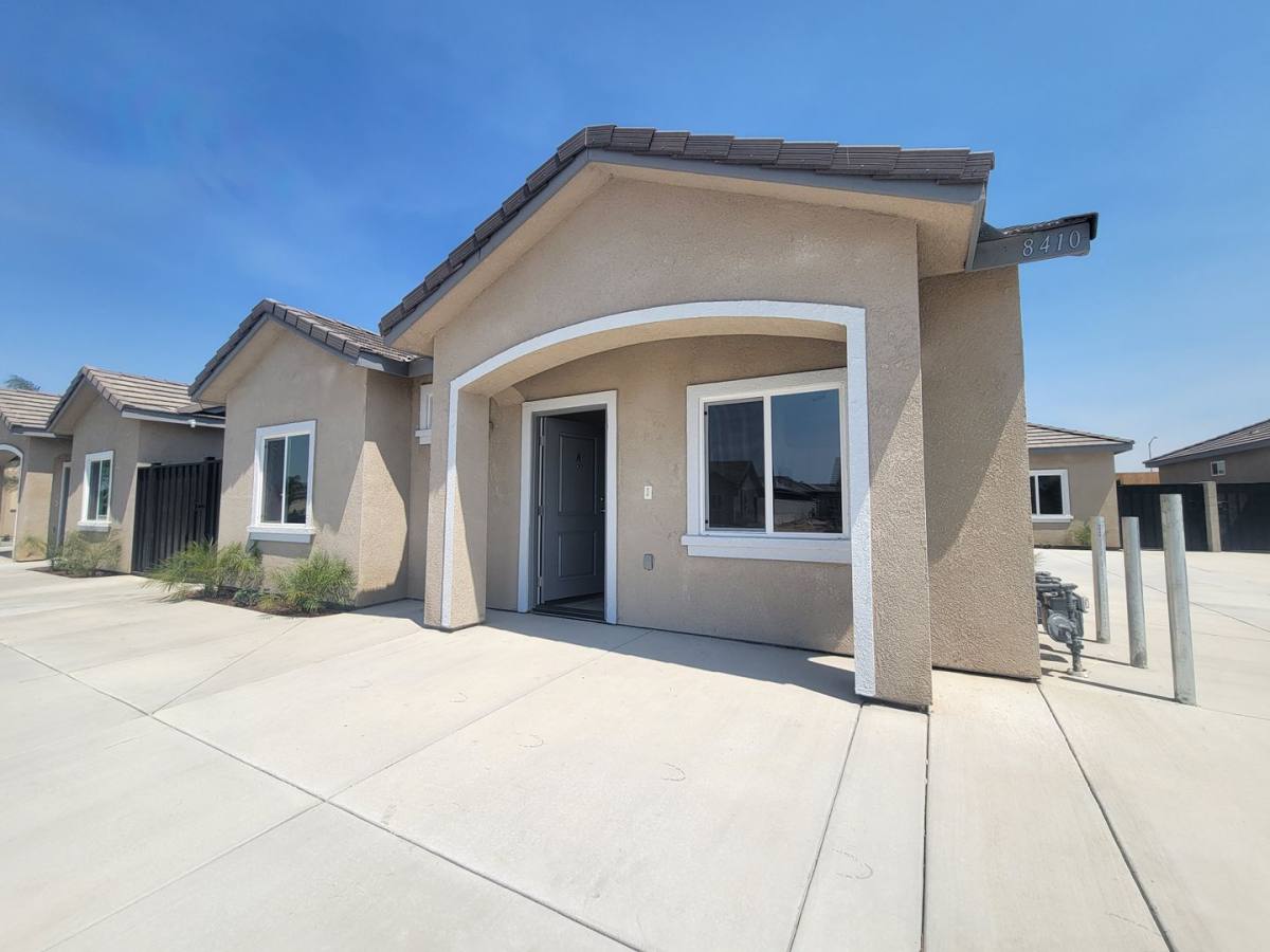 Apartment for rent at 8410 Grandy St, Bakersfield, CA 93314