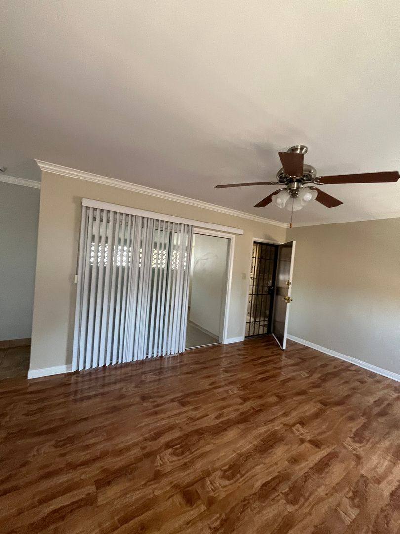 Apartment for rent at 10238 England Ave, Inglewood, CA 90303