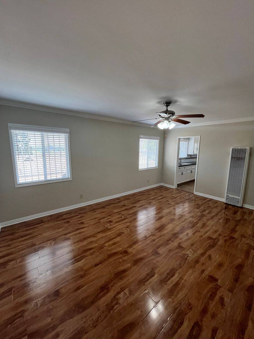 Apartment for rent at 10238 England Ave, Inglewood, CA 90303