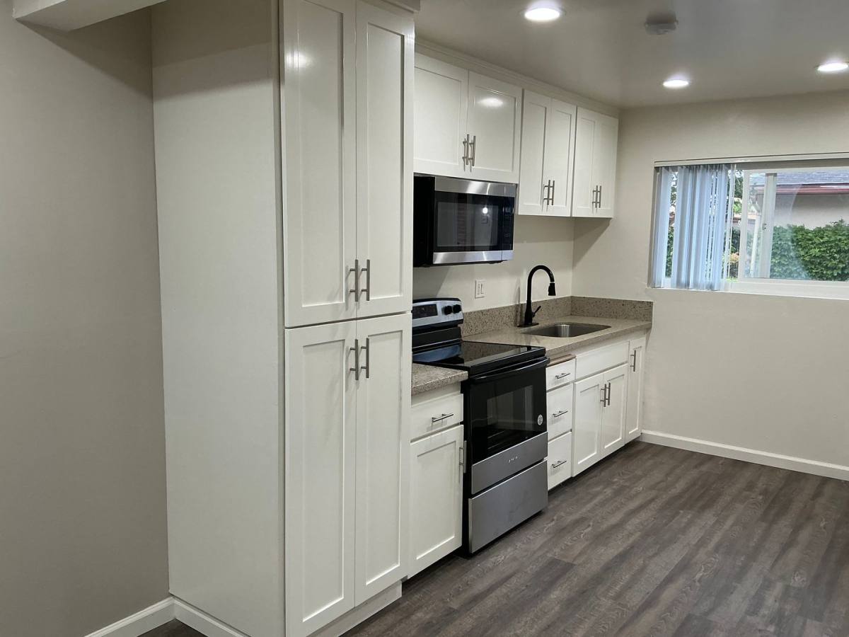 Apartment for rent at 17200 McFadden Ave, Tustin, CA 92780
