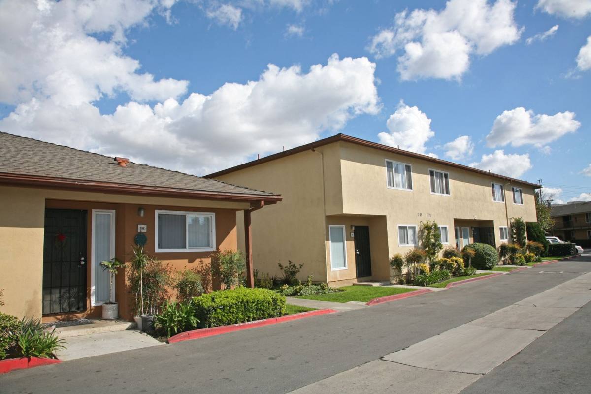 Apartment for rent at 17200 McFadden Ave, Tustin, CA 92780