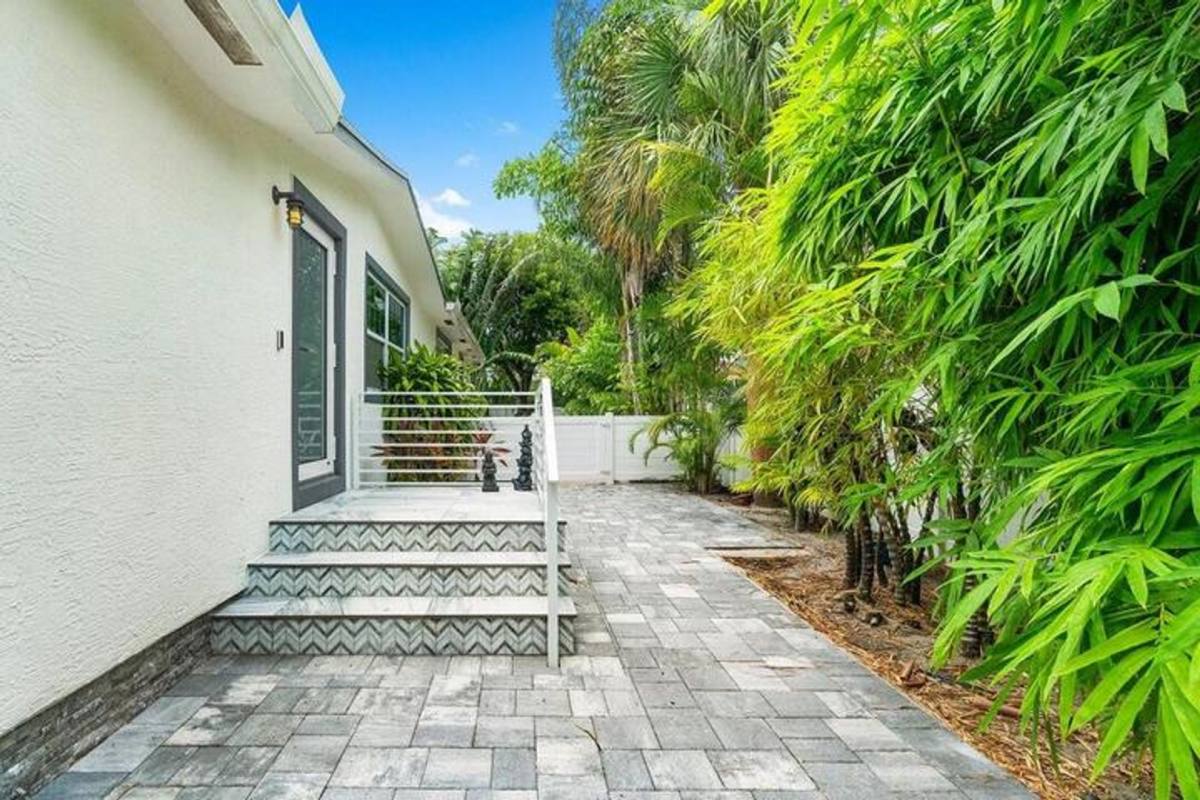 House for rent at 353 E Lakewood Rd, West Palm Beach, FL 33405