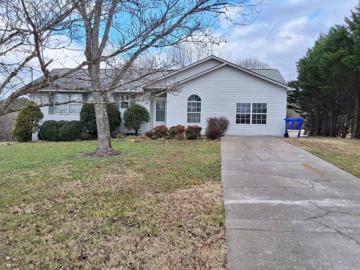 House for rent at 916 Chris Rd, Strawberry Plains, TN 37871