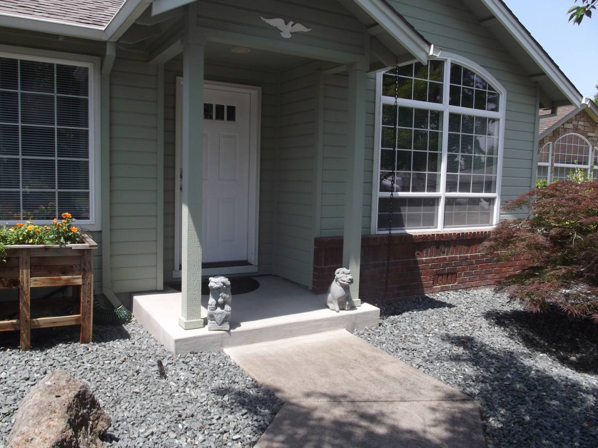 House for rent at 2122 Martin Dr, Medford, OR 97501