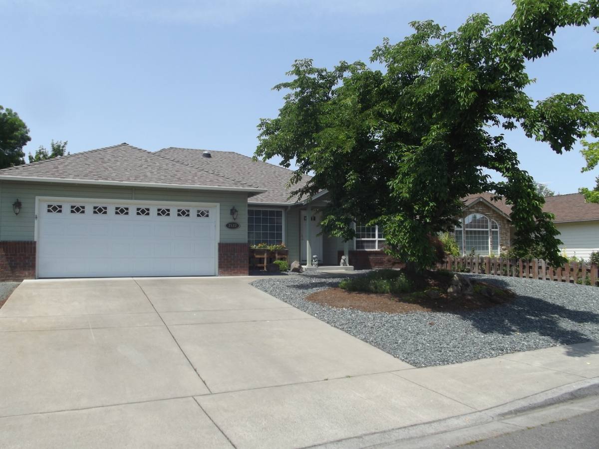 House for rent at 2122 Martin Dr, Medford, OR 97501