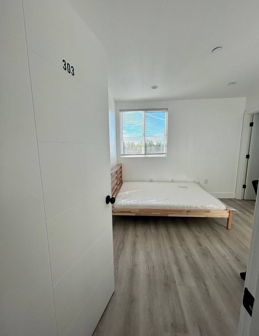 Apartment for rent at 1575 1 2 W, Los Angeles, CA 90018