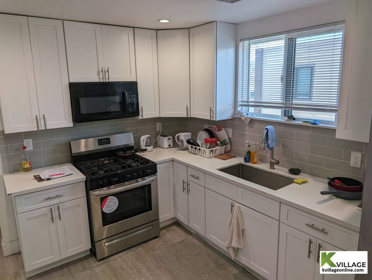 Apartment for rent at 1575 1 2 W, Los Angeles, CA 90018