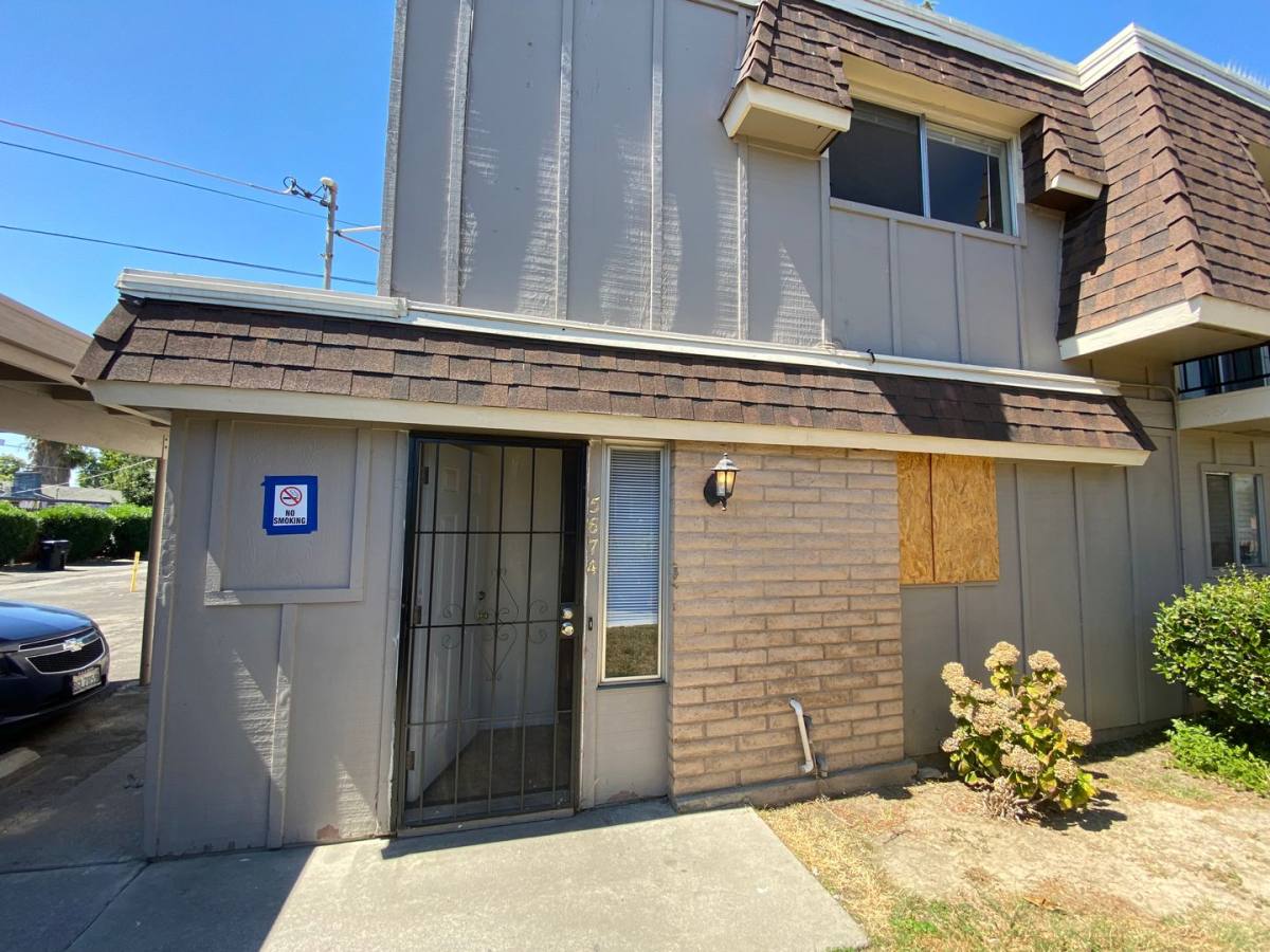 Townhouse for rent at 5674 Hillsdale Blvd, Sacramento, CA 95842