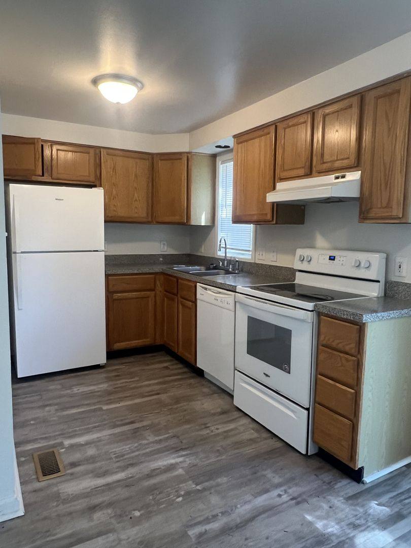 Townhouse for rent at Cranberry Woods Townhomes, 201 Mohican Lane, Mount Hope, WV 25880