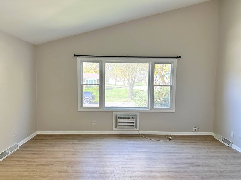 Apartment for rent at 525 Ryan Lane #B, Dundee, IL 60118