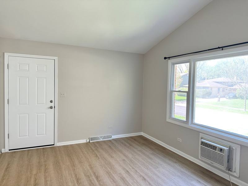 Apartment for rent at 525 Ryan Lane #B, Dundee, IL 60118