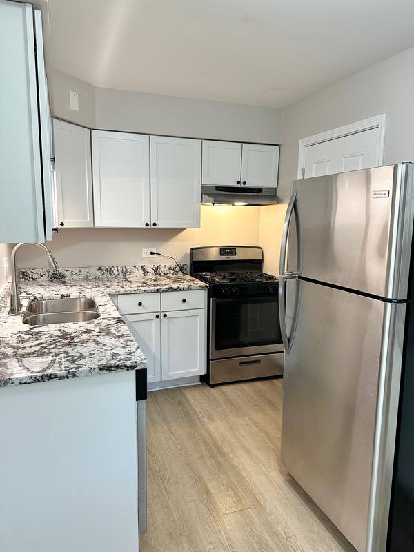 Apartment for rent at 525 Ryan Lane #B, Dundee, IL 60118