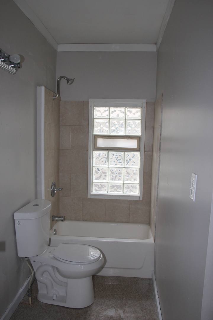 Apartment for rent at 3910 Carlyle St, Cleveland, OH 44109