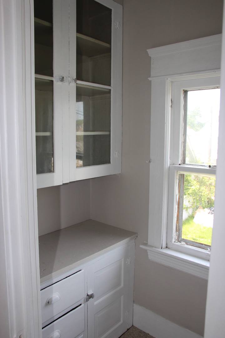Apartment for rent at 3910 Carlyle St, Cleveland, OH 44109