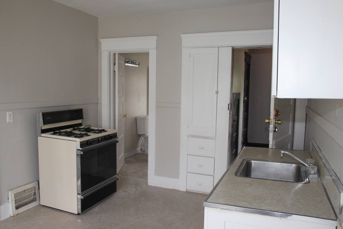 Apartment for rent at 3910 Carlyle St, Cleveland, OH 44109