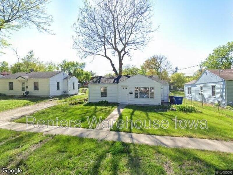 House for rent at 1914 10th St, Des Moines, IA 50314