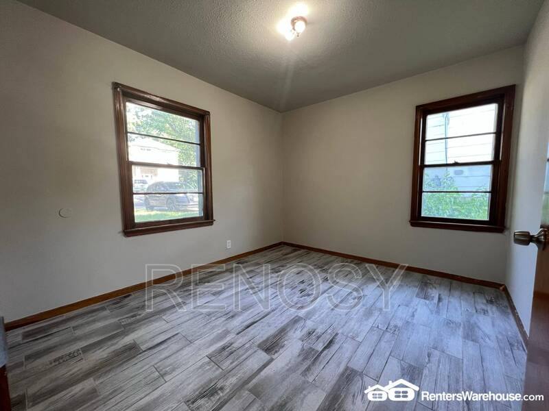 House for rent at 1914 10th St, Des Moines, IA 50314