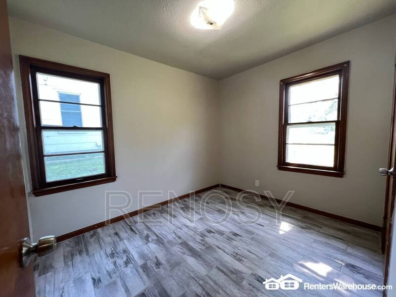 House for rent at 1914 10th St, Des Moines, IA 50314