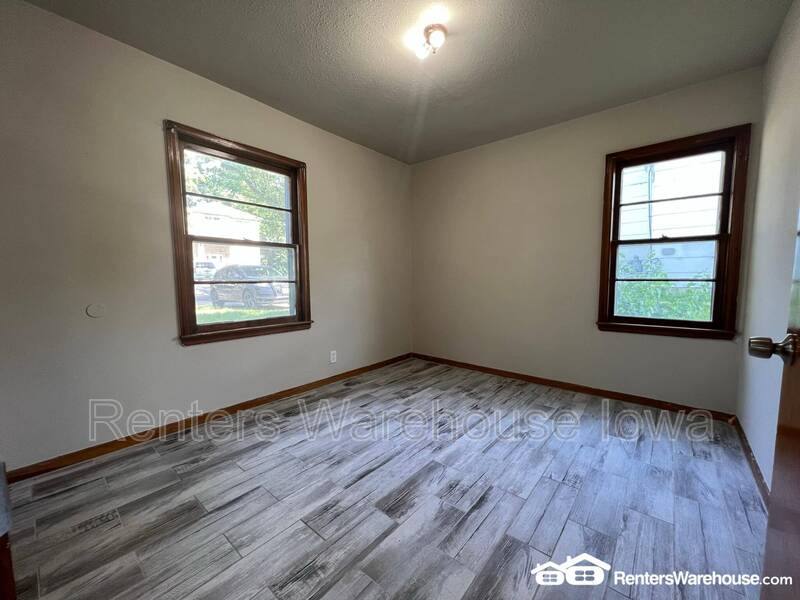 House for rent at 1914 10th St, Des Moines, IA 50314