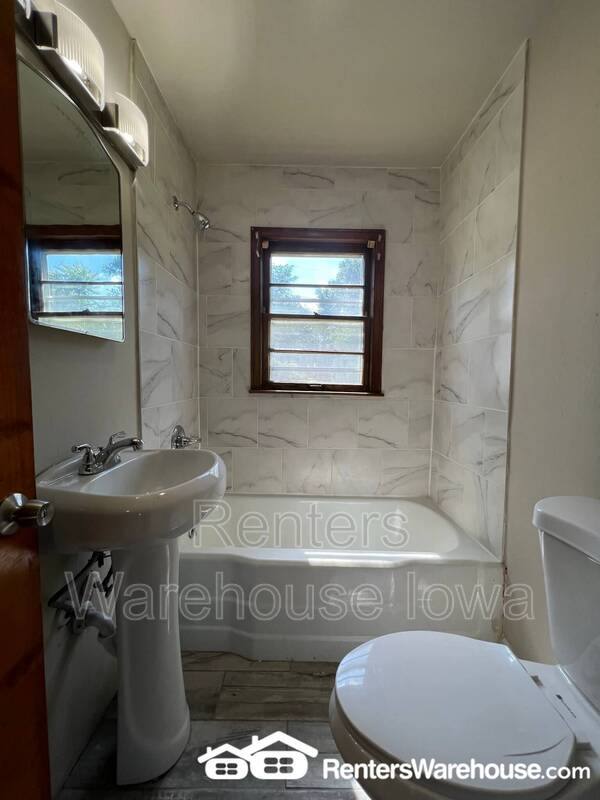 House for rent at 1914 10th St, Des Moines, IA 50314