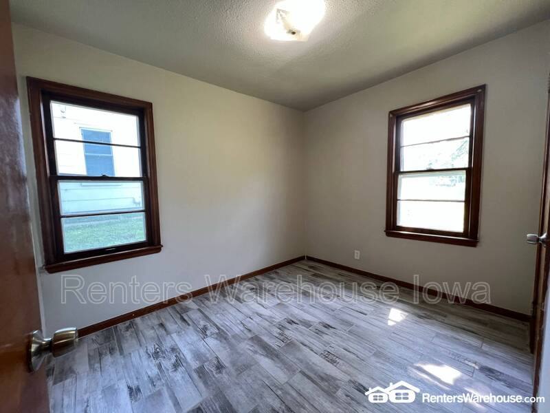 House for rent at 1914 10th St, Des Moines, IA 50314