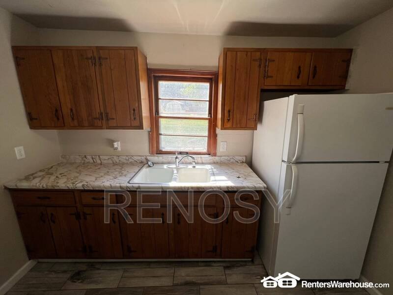 House for rent at 1914 10th St, Des Moines, IA 50314