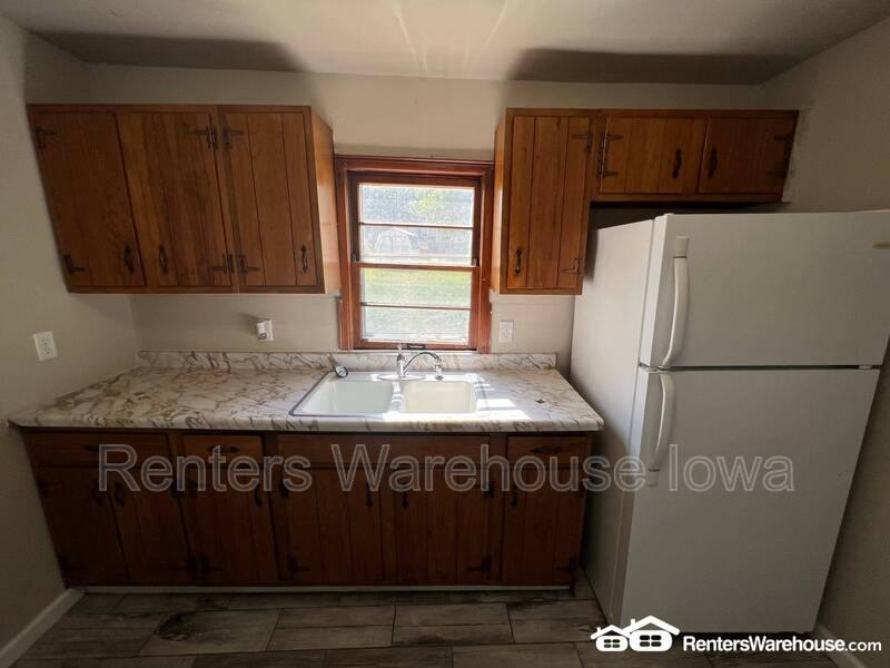 House for rent at 1914 10th St, Des Moines, IA 50314