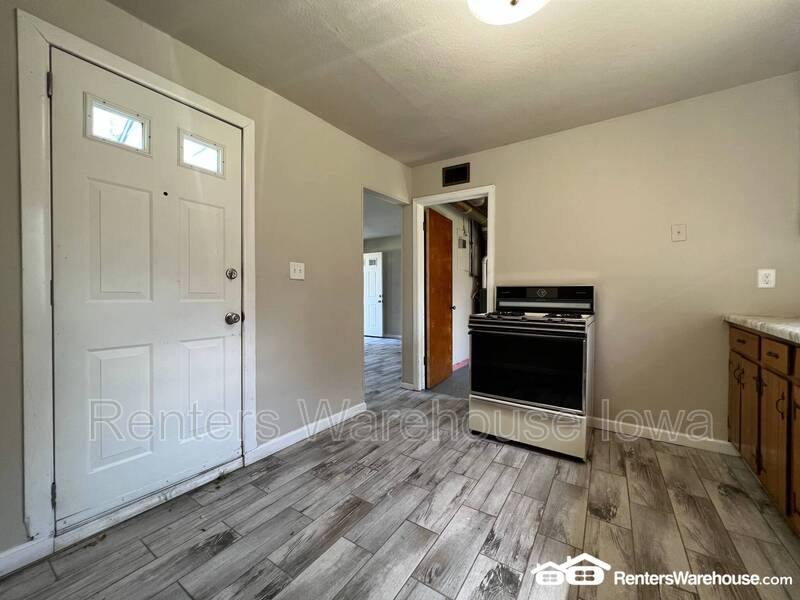 House for rent at 1914 10th St, Des Moines, IA 50314