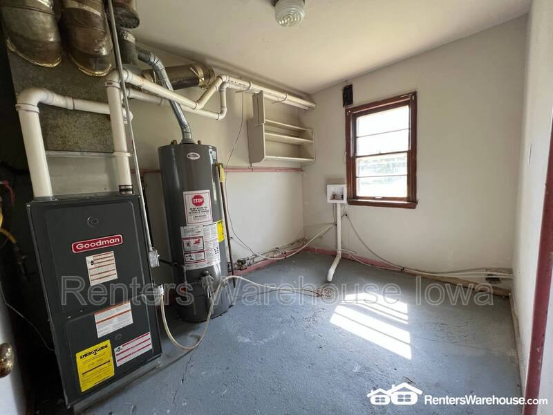 House for rent at 1914 10th St, Des Moines, IA 50314