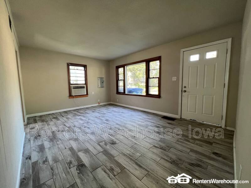 House for rent at 1914 10th St, Des Moines, IA 50314