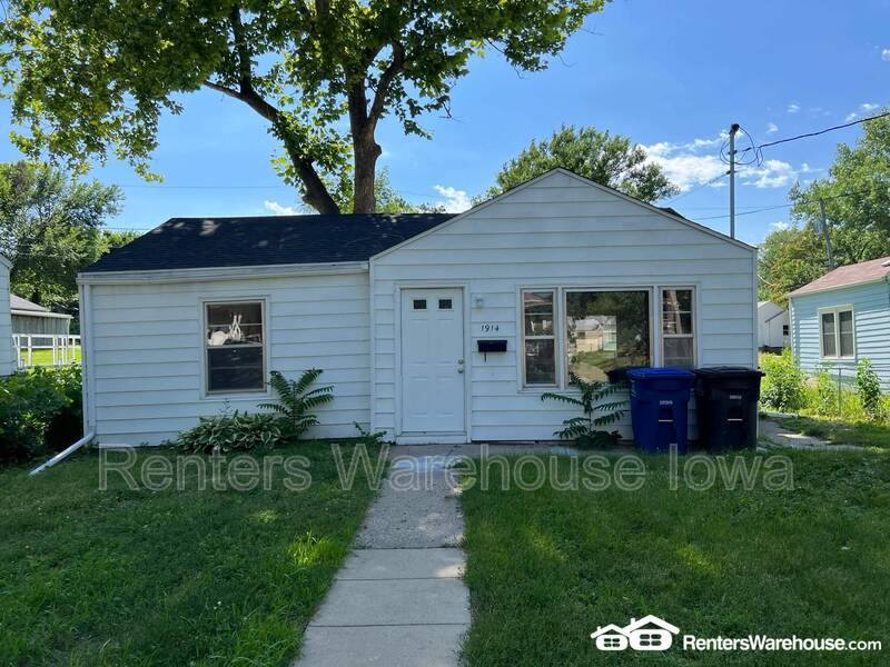 House for rent at 1914 10th St, Des Moines, IA 50314