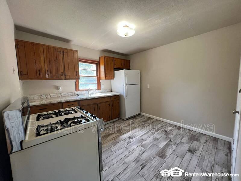 House for rent at 1914 10th St, Des Moines, IA 50314