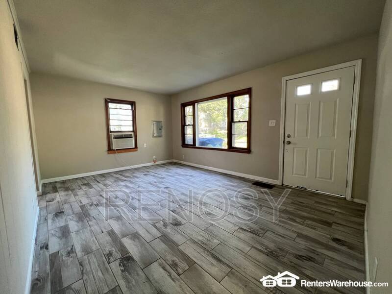 House for rent at 1914 10th St, Des Moines, IA 50314