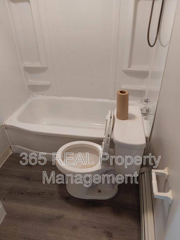 Apartment for rent at 1630 9th Ave #5, Greeley, CO 80631