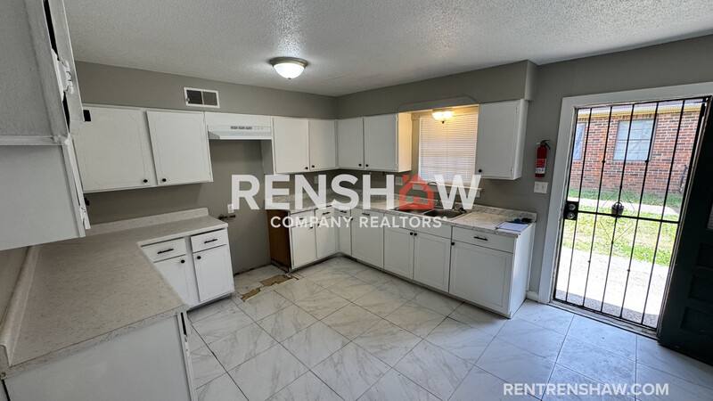 Townhouse for rent at 3216 S Mendenhall Rd #1A, Memphis, TN 38115
